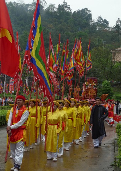 В провинции Футхо прошла церемония шествия с троном королей Хунгов - ảnh 1